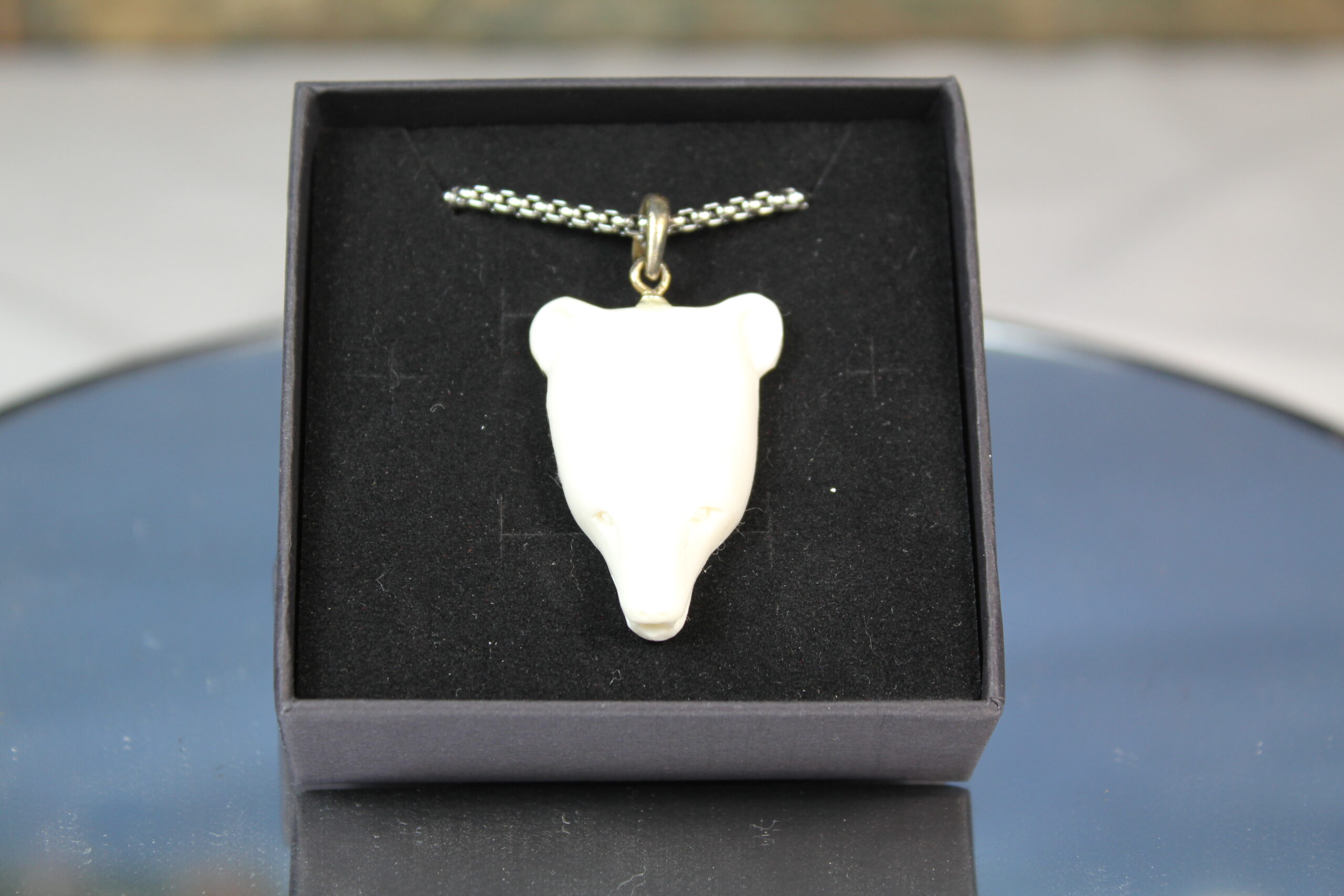 Polar Bear pendant, hand carved. - Image 2