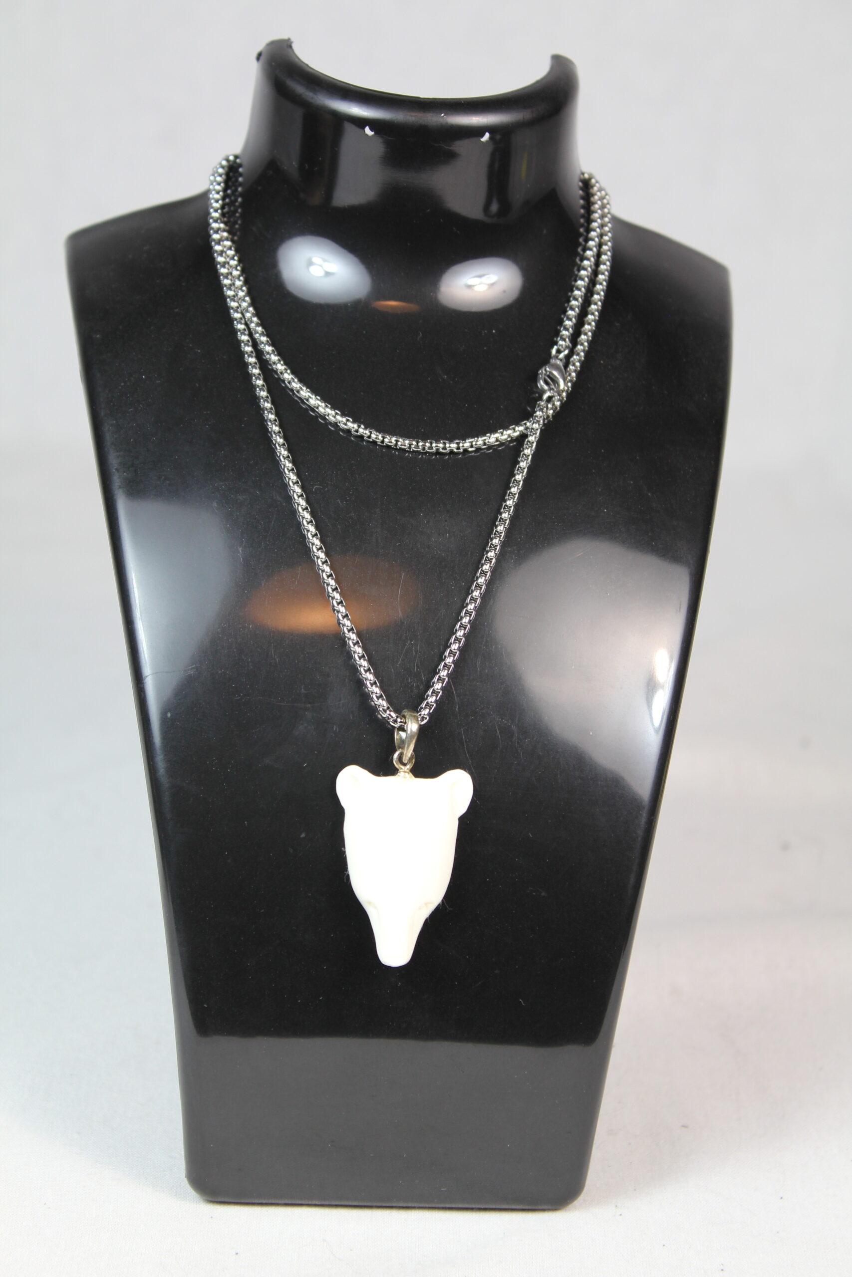 Polar Bear pendant, hand carved. - Image 7