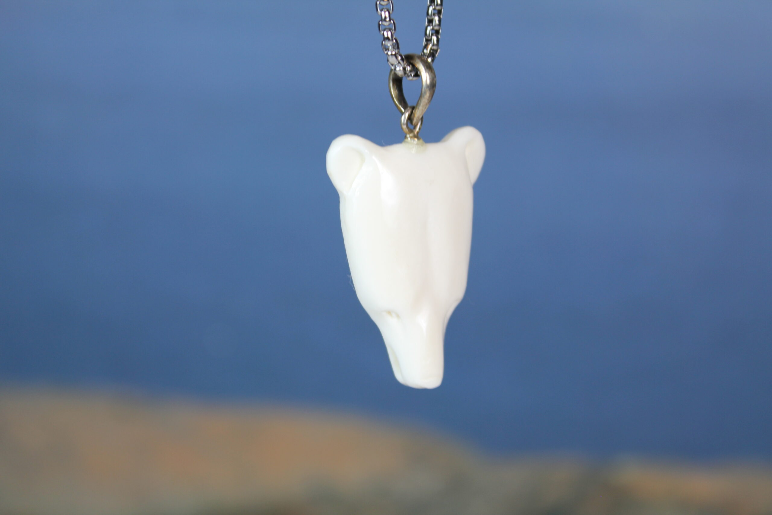 Polar Bear pendant, hand carved. - Image 5