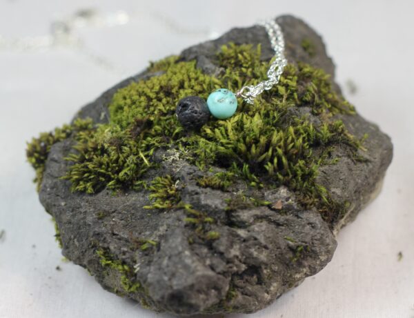 Lava & blue turquoise agate gem stone necklace with silver coloured chain - Image 10